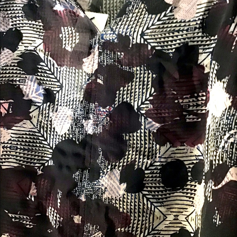 Women top, size small
